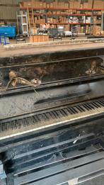 Gratis antieke piano… staat in de weg! Dit weekend ophalen, Muziek en Instrumenten, Gebruikt, Ophalen