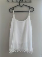 Wit topje met leuke details aan de onderkant, Kleding | Dames, Topjes, Maat 38/40 (M), Julie Mode, Wit, Ophalen of Verzenden