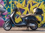 SCOOTER VESPA GTS 250ie, zwart, beige zadel, met topcase, Fietsen en Brommers, Scooters | Vespa, Ophalen, Zo goed als nieuw