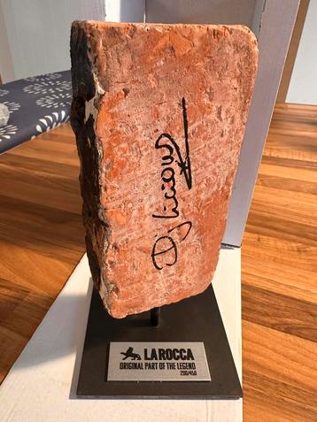 Steen van discotheek La Rocca beschikbaar voor biedingen