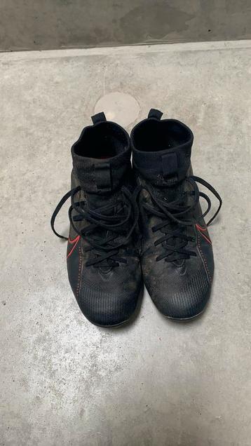 voetbalschoenen Nike maat 35 met plastieken nopppen beschikbaar voor biedingen