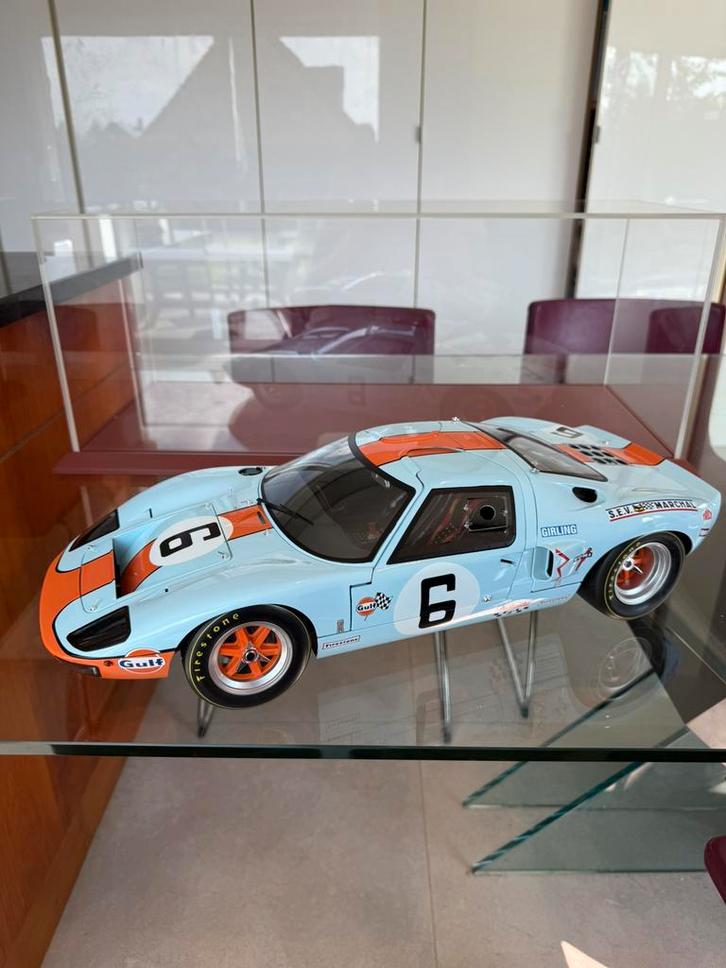 Ford GT 40 conduite Jacky Ickx vainqueur du Mans en 1969 1/8, Hobby en Vrije tijd, Modelauto's | 1:18, Zo goed als nieuw, Auto