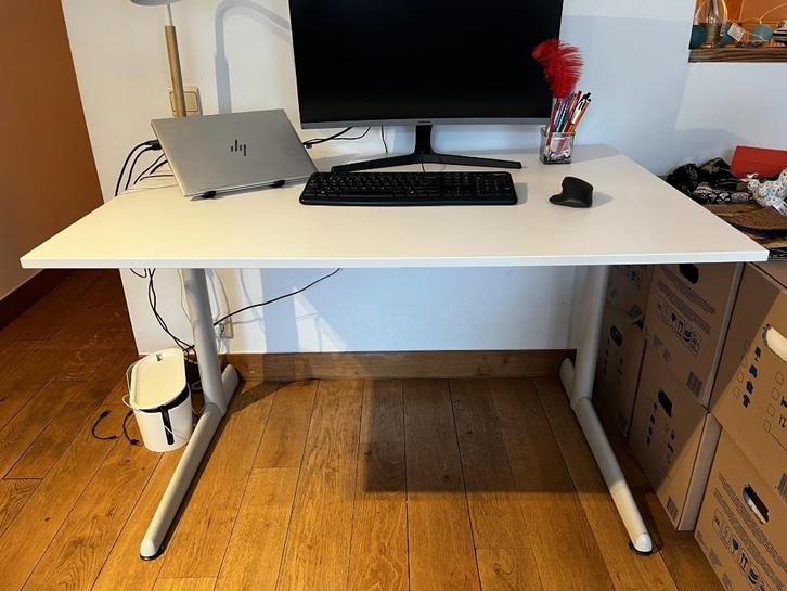 Hoogwaardig Ahrend bureau met ergonomische Ahrend Zest stoel, Zakelijke goederen, Kantoor en Winkelinrichting | Kantoormeubilair en Inrichting