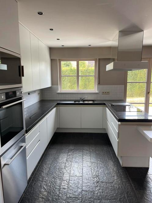 Witte hoekkeuken incl. toestellen – zelf uit te breken, Huis en Inrichting, Keuken | Complete keukens, Zo goed als nieuw, Hoekkeuken