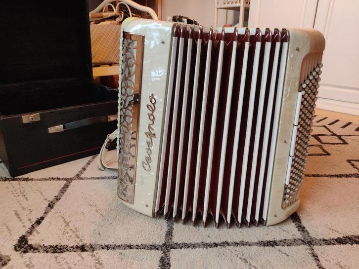 Accordéon Cavagnolo Vedette 1972, Musique & Instruments, Accordéons, Utilisé, Accordéon à boutons, Autres marques, Avec valise