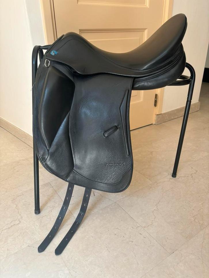 Diverse tweedehandse dressuur & spring zadels, vanaf €200,-, Dieren en Toebehoren, Paarden en Pony's | Zadels, Zo goed als nieuw