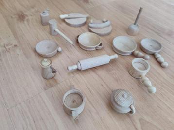 Houten speelgoed - 16-delige keukenset beschikbaar voor biedingen