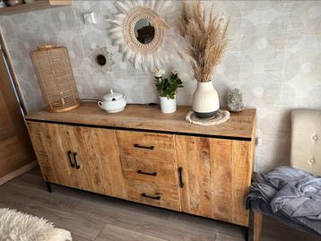 Buffet en bois de manguier beschikbaar voor biedingen