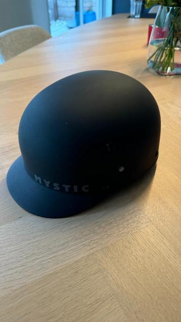 Mystic wakeboard helm maat S/M disponible aux enchères