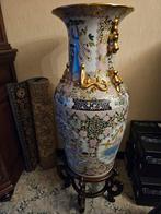 Chinese vaas met houten sokkel, Antiquités & Art, Antiquités | Vases, Enlèvement