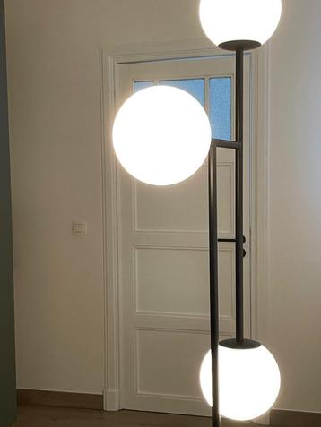 Een nieuwe staande design lamp