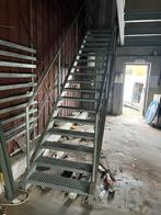 Stalen trap, Doe-het-zelf en Bouw, Ladders en Trappen, Ophalen, Zo goed als nieuw, Trap, 2 tot 4 meter