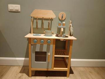 Houten kinderkeuken beschikbaar voor biedingen