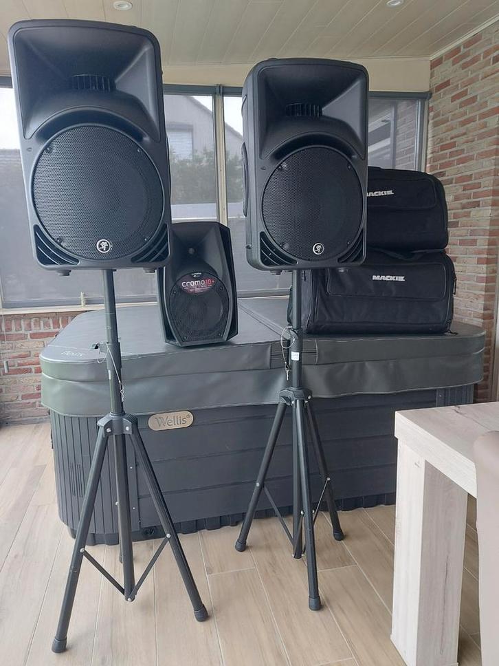 2x mackie srm 450 + mackie transporthoezen + DB Cromo, Muziek en Instrumenten, Versterkers | Keyboard, Monitor en PA, P.A., Ophalen