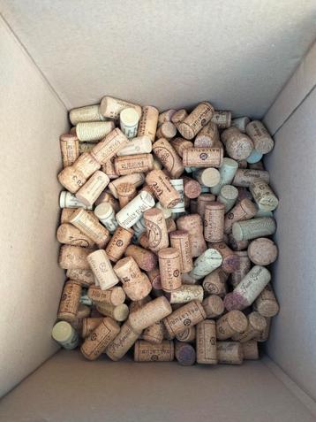 LOT van 350 wijnkurken  beschikbaar voor biedingen