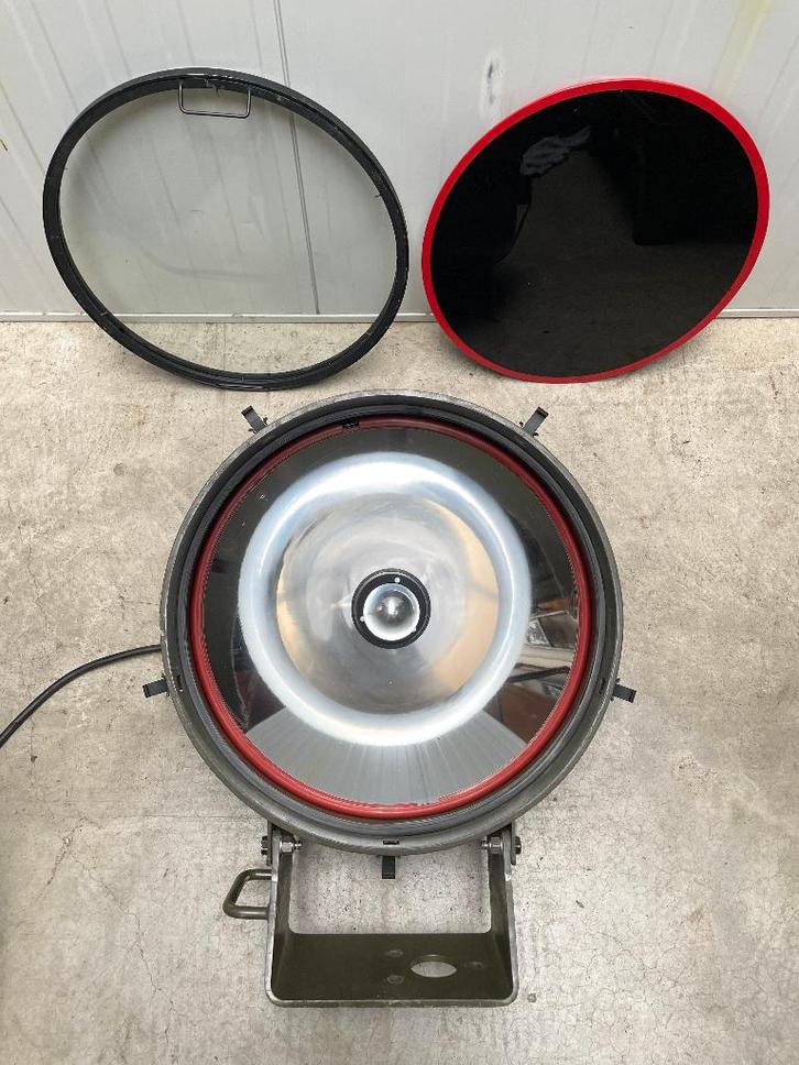 AMX-13 tank ZOEKLICHT schijnwerper Koude Oorlog mancave, Collections, Objets militaires | Général, Armée de terre, Enlèvement ou Envoi