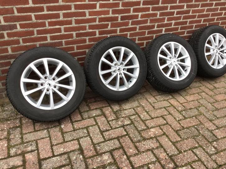 Mazda CX3 winterbanden op velgen 16 inch., Auto-onderdelen, Banden en Velgen, Velg(en), Winterbanden, 16 inch, Ophalen