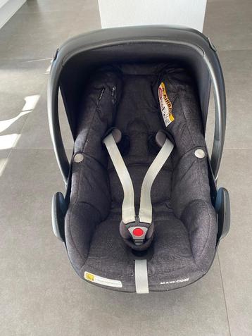 Maxi Cosi Pebble met Isofix 2Wayfix en accessoires beschikbaar voor biedingen