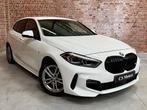 Prachtige BMW 118i M-Pack in nieuwstaat met garantie!, Auto's, BMW, Voorwielaandrijving, 1 Reeks, Leder en Stof, Wit