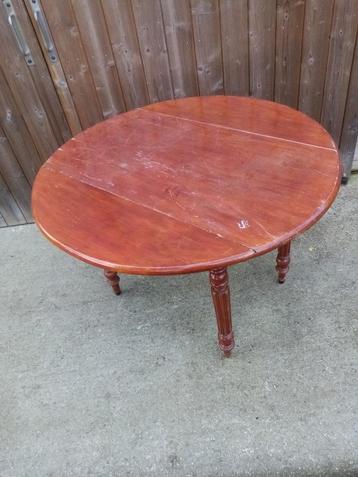 OUDE TAFEL MET KLEPPEN, IN WIT HOUT beschikbaar voor biedingen