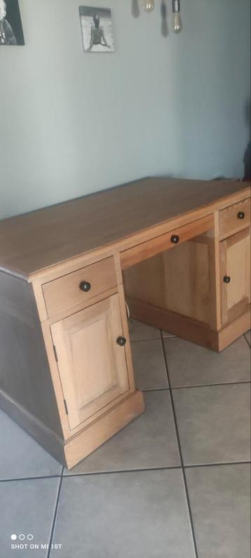 Eiken bureau  disponible aux enchères