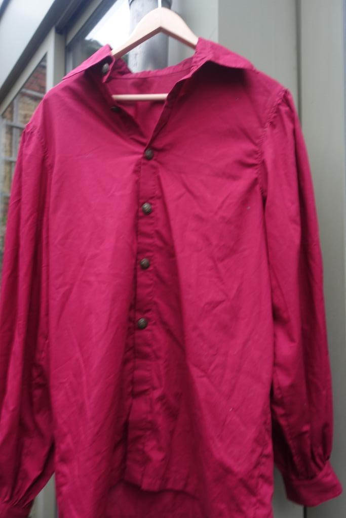 Prachtig rood overhemd met lange mouwen bronskleurigeknoop M, Kleding | Heren, Overhemden, Zo goed als nieuw, Rood, Ophalen of Verzenden