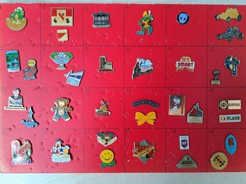 Pin's pins bij de doos zie foto's en nieuws/lees de aankondi, Verzamelen, Speldjes, Pins en Buttons, Ophalen of Verzenden