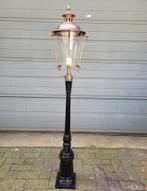 Klassiek monumentale lantaarnpaal met koperen lamp gietijzer, Antiquités & Art, Antiquités | Éclairage, Enlèvement ou Envoi