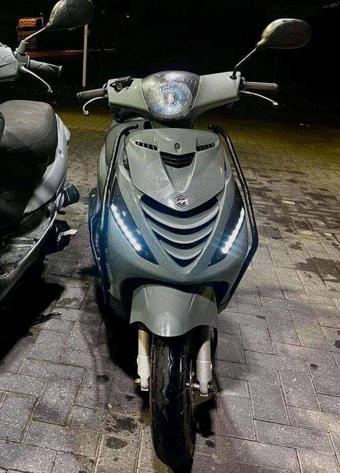 80 cc zip te koop / te ruil, Fietsen en Brommers, Scooters | Piaggio, Zo goed als nieuw, Zip, Ophalen