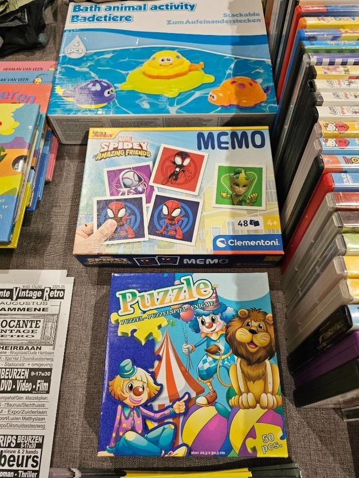 Lotje kinder boekjes, puzzeltjes en kledij,,,, Kinderen en Baby's, Kinderkleding | Kinder-kledingpakketten, Gebruikt, Ophalen