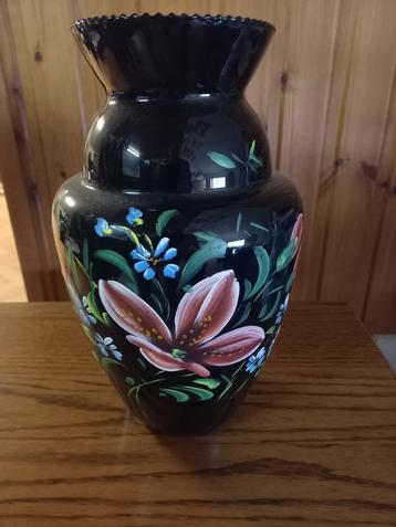 Vase vintage disponible aux enchères