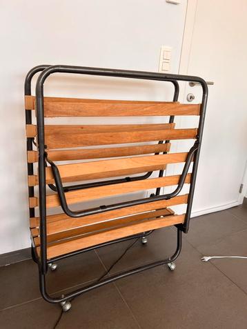 Logeerbed zonder matras beschikbaar voor biedingen