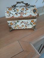 Chinese porseleine decoratie of juwelenkist, Antiek en Kunst, Curiosa en Brocante, Ophalen of Verzenden