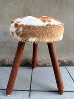 Vintage kruk met geitenvel, Ophalen, Gebruikt