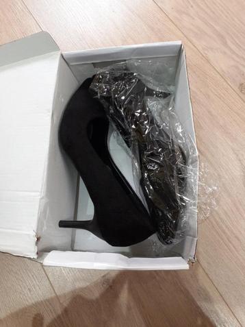 escarpin noir neuf pointure 37 beschikbaar voor biedingen