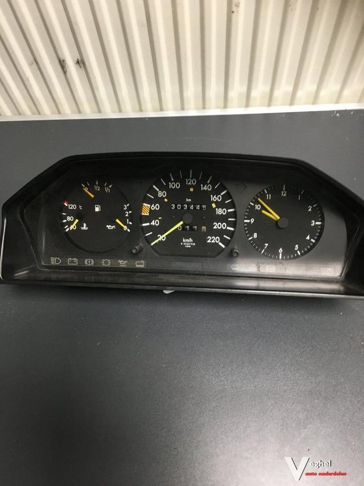 Mercedes W124  Diesel  1986      124 542 7006    Km Tellerkl, Auto-onderdelen, Dashboard en Schakelaars, Gebruikt, Ophalen of Verzenden