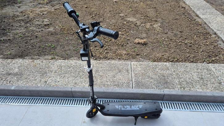 Nieuw Electrische Step "FlyBlade" van het Franse, Fietsen en Brommers, Steps, Nieuw, Elektrische step (E-scooter), Ophalen of Verzenden