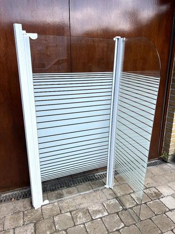 Tweedelig spatscherm voor op bad 1,4m x 1,2m (Nieuwstaat) beschikbaar voor biedingen