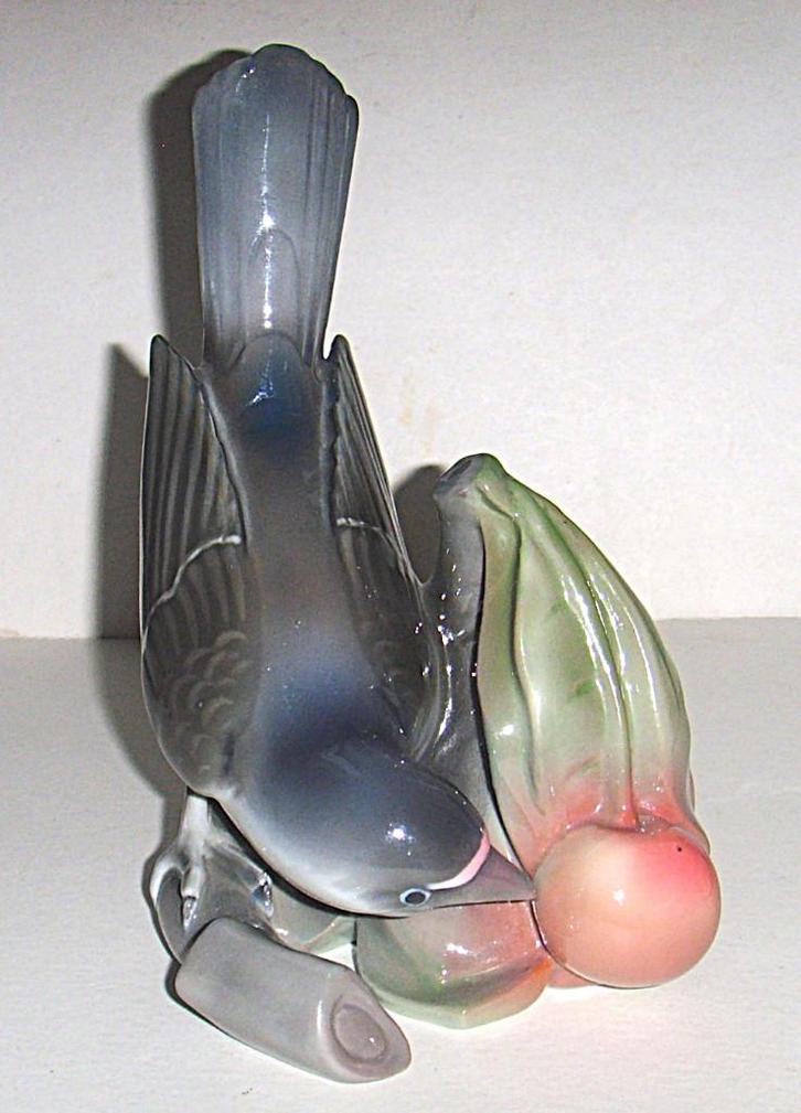 Statue d'oiseau ancienne en porcelaine signée, C. Nacke 1920, Antiquités & Art, Antiquités | Porcelaine, Enlèvement ou Envoi