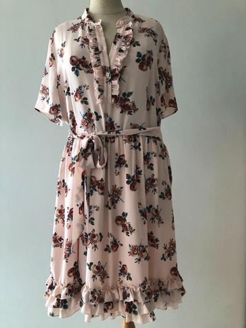 Bloemenkleed of kleed met ruitjes beschikbaar voor biedingen