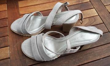 Modieuze grijze sandalen maat 38