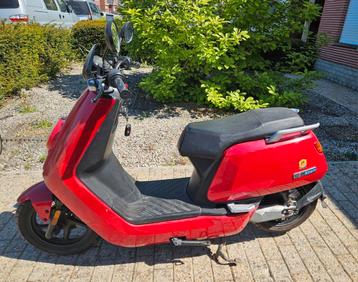 Elektrische scooter Niu A klasse, Fietsen en Brommers, Ophalen, Zo goed als nieuw