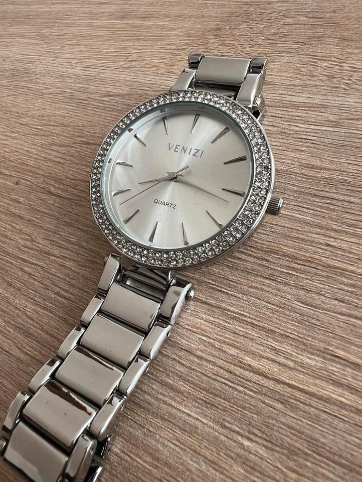 Venizi Giulia dameshorloge, Handtassen en Accessoires, Horloges | Dames, Zo goed als nieuw, Zilver, Met strass, Ophalen