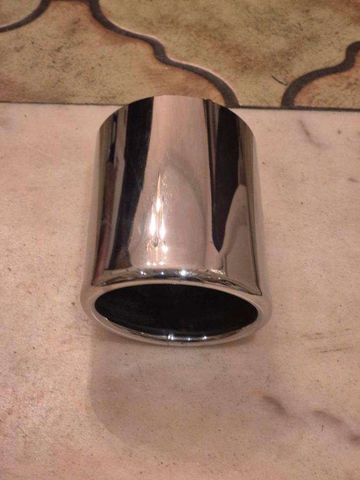 Embout d'échappement chromé en très bon état., Autos : Pièces & Accessoires, Systèmes d'échappement, Pièces universelles, Neuf