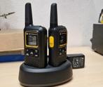 2 Walkie talkies Motorola XTB446 + dockingstation., Télécoms, Comme neuf, 5 à 15 km, Enlèvement ou Envoi, Fonction mains libres