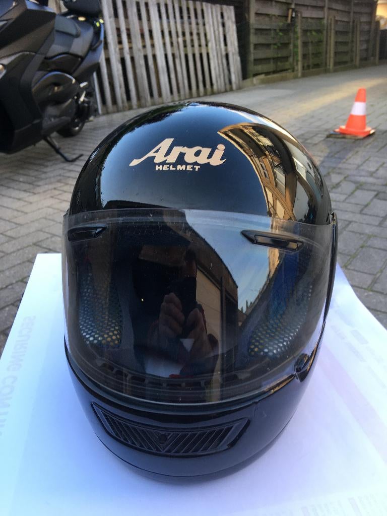 Helm ARAI SMALL zwart goede staat 50 €, Motoren, Kleding | Motorhelmen, Ophalen, Arai