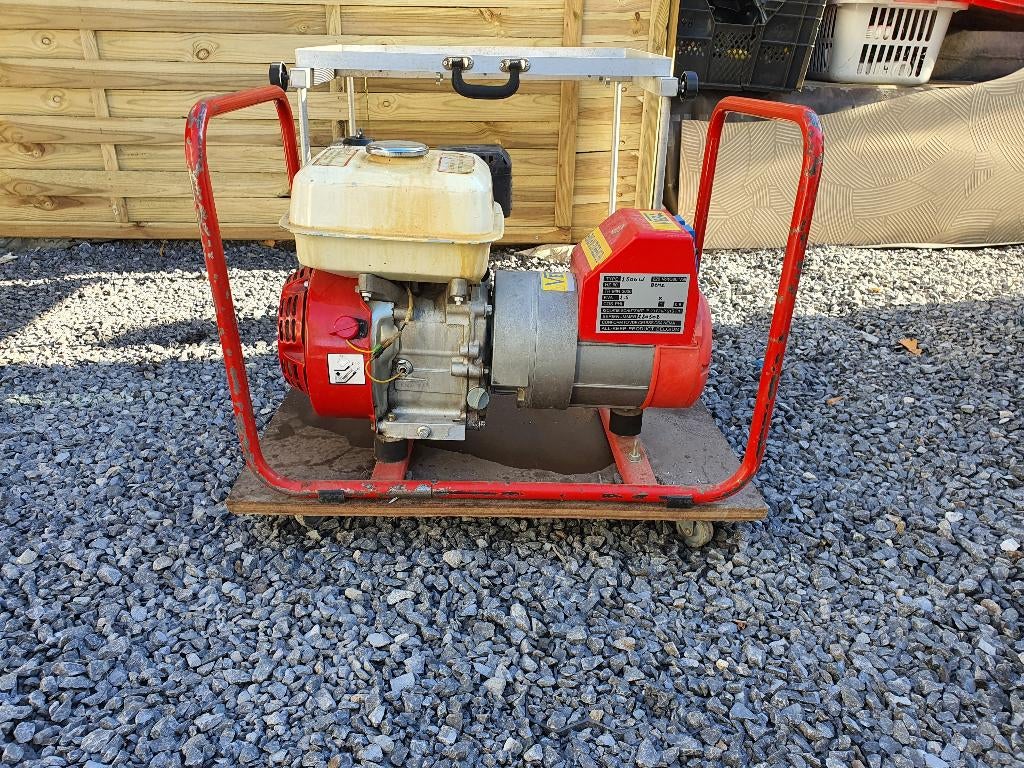 Groupe électrogène à essence VEBA MTZ 160 5,5 CV 2,5 kva, Réduction de bruit, Comme neuf, Essence, Moins de 5 kVA