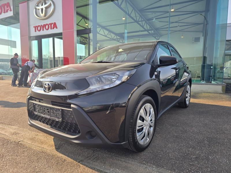 Toyota Aygo X play, Euro 6, 72 pk, Zwart, Handgeschakeld