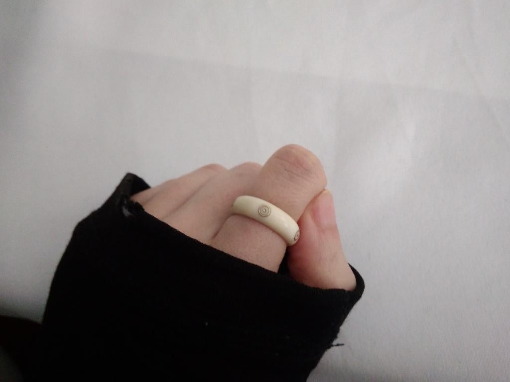 Bague vintage en faux ivoire des années 70, Neuf, Enlèvement ou Envoi, Plus petit que 17, Synthétique