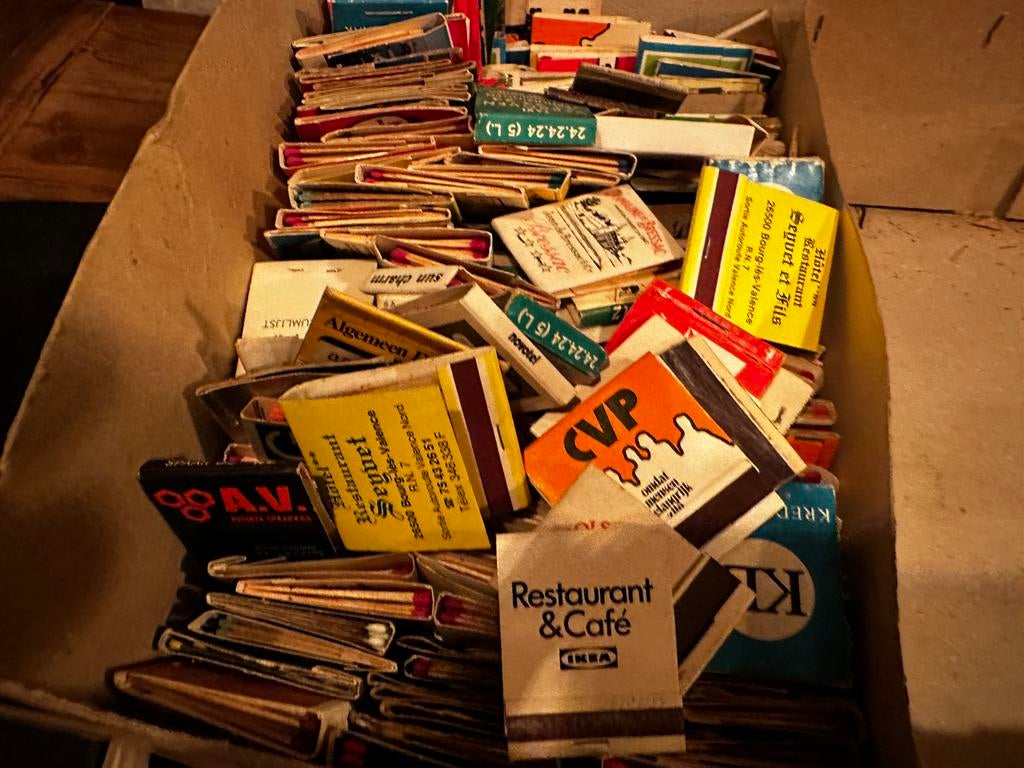 Collectie luciferdoosjes, Ophalen, Luciferdoosjes of -merken